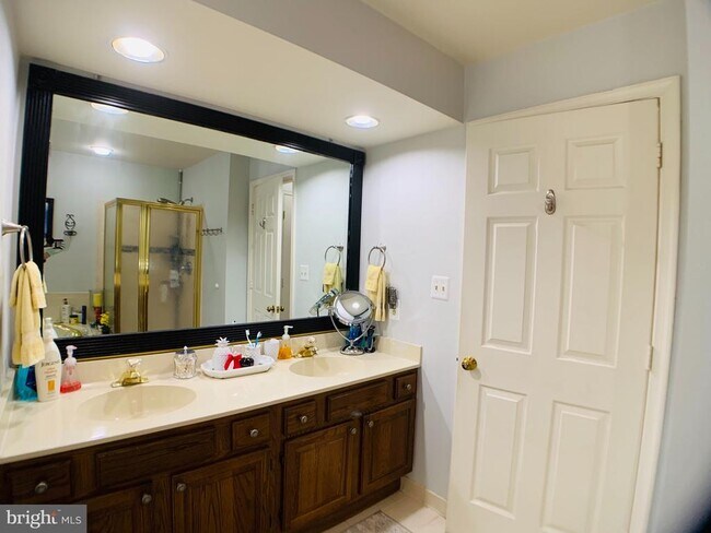 Building Photo - 8604 Oak Chase Cir