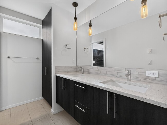 Building Photo - 2013 15th Ave S