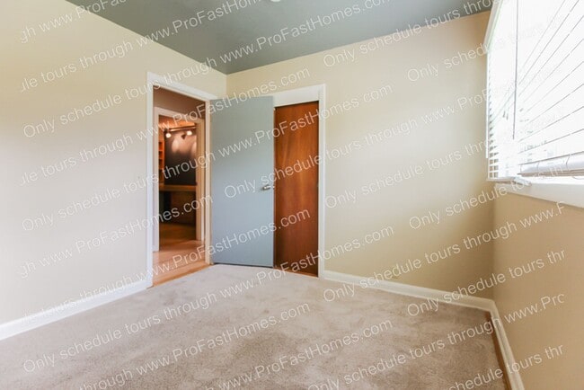 Building Photo - 14909 SE Mill St