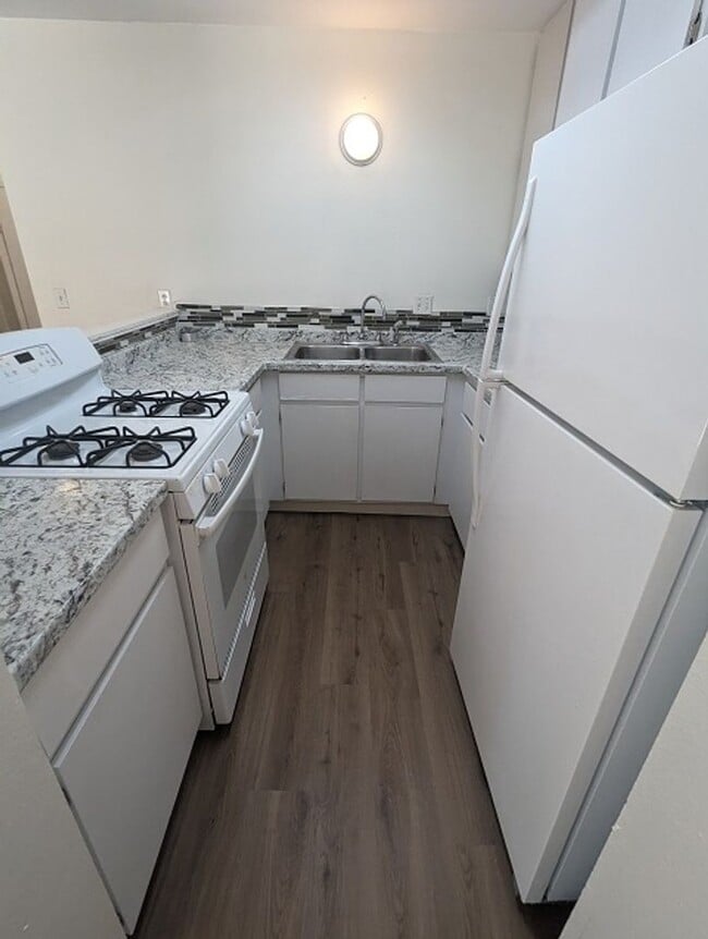 Building Photo - 3 Bedroom 2.5 Bathroom Two Story Townhome in Spring Valley