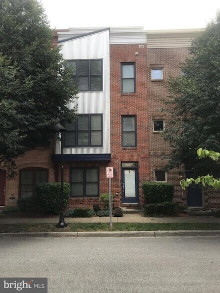 Building Photo - 5603 Lustine St