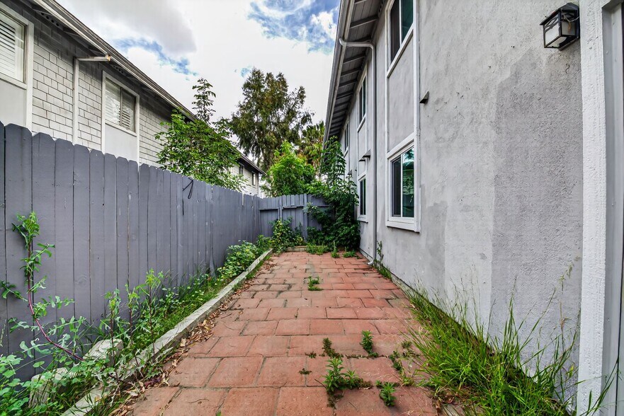 Building Photo - 1250 S Brookhurst St