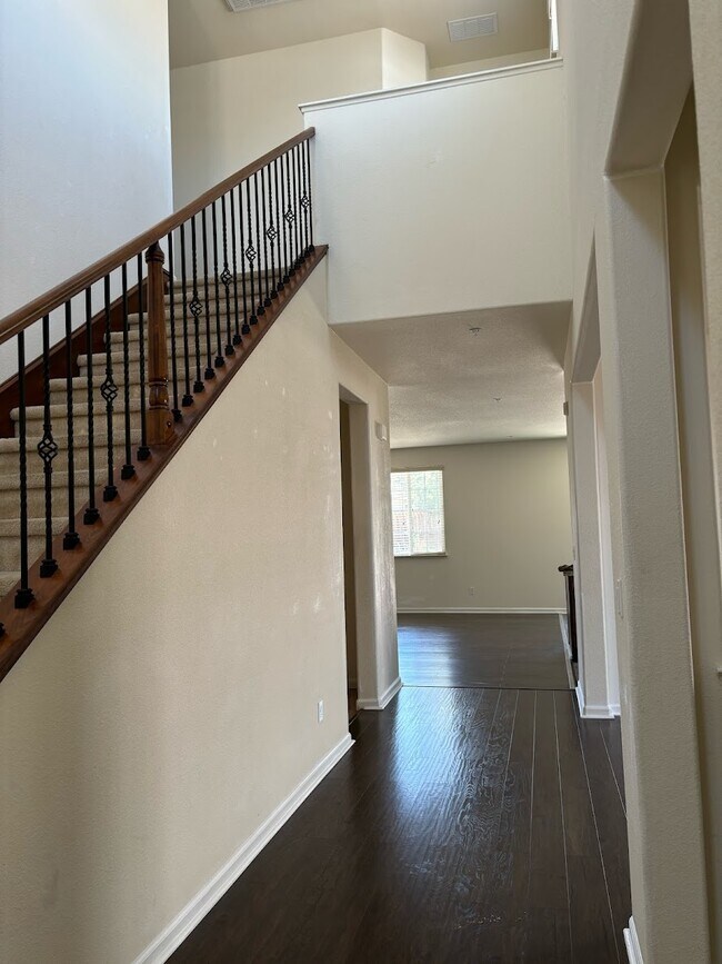 Building Photo - 4700 Braemar St
