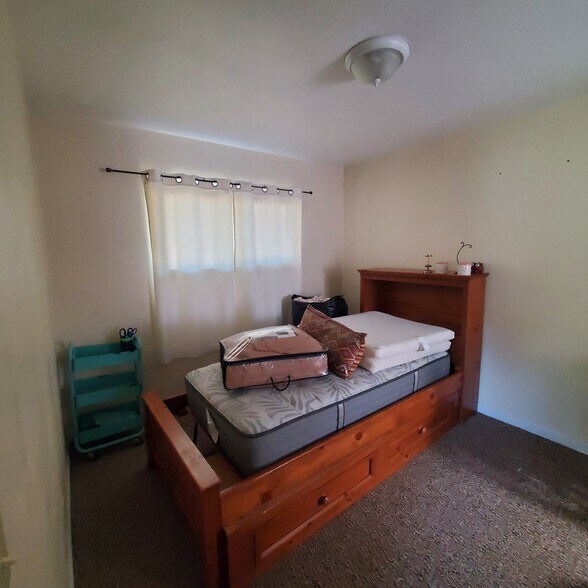 bedroom - 187 Ogle Ave