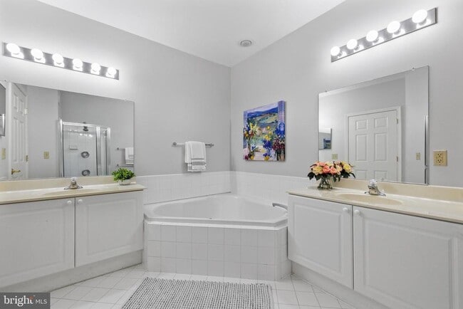 Building Photo - 4950 Brenman Park Dr