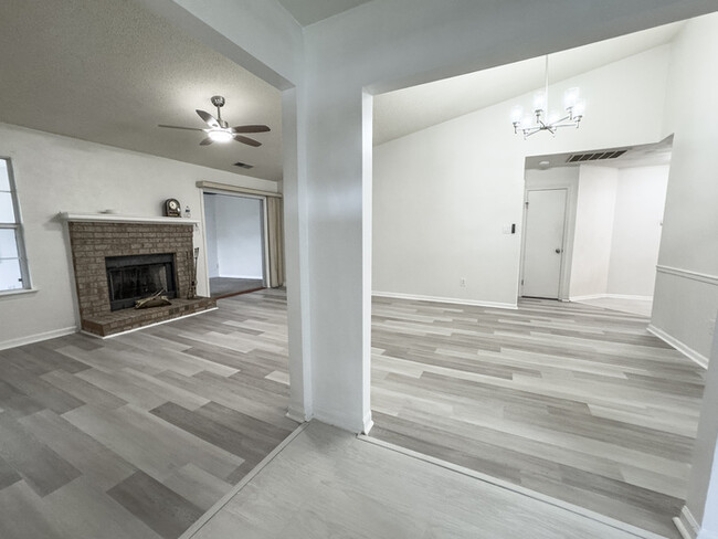 Building Photo - LOVELY STRAWBRIDGE HOME FOR RENT!!!