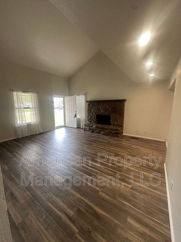 Building Photo - 6712 S 78th E Ave