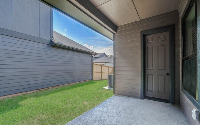 Building Photo - 1515 Noble Pk Dr
