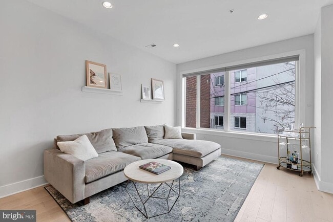 Building Photo - 664 Glick Ct NW