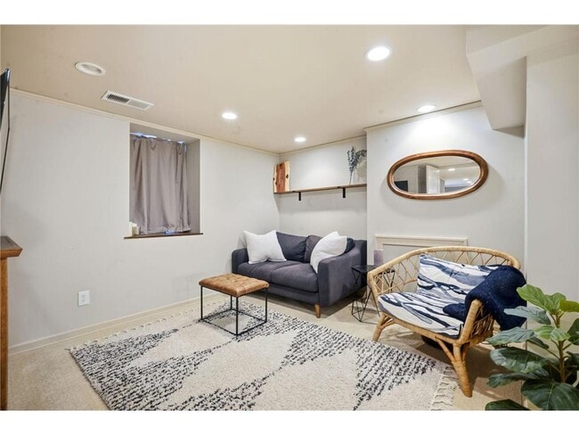 Building Photo - 241 Russell Ave S