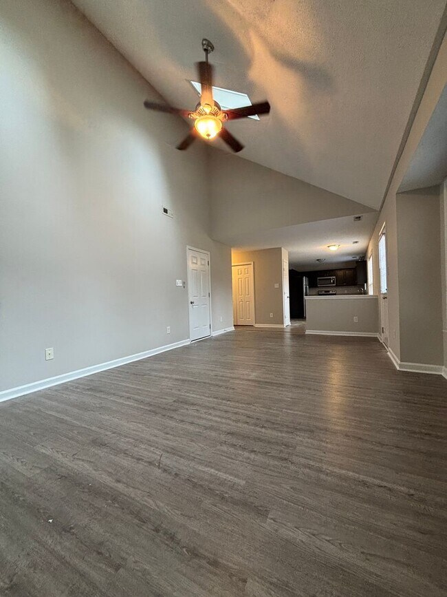 Building Photo - A Great Space on Pine Valley Court