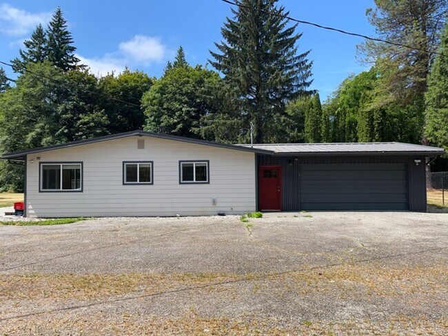 Building Photo - Wonderful Spacious 3-Bedroom 3 Bath with Over an Acre of Land with a Private Gate!