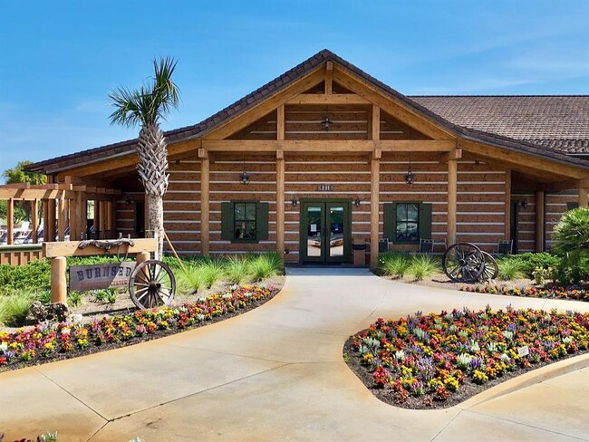 Building Photo - 4167 Victory Dr