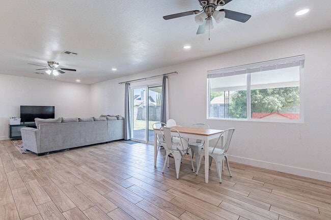 Building Photo - 651 E Kael Cir
