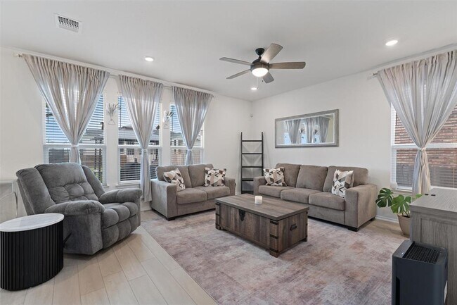 Building Photo - 3600 Carinaro Lp