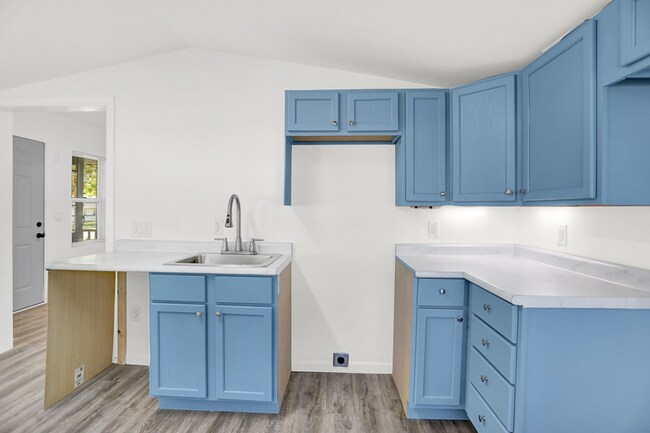 Building Photo - 2212 S Delawanda Ave