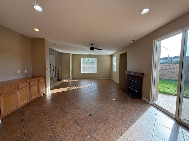 Building Photo - Beautiful Large Two Story Home is Centrall...