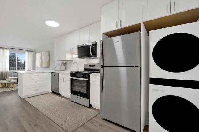 Building Photo - Renovated 1-Bedroom Apartments in the Heart of Glenview