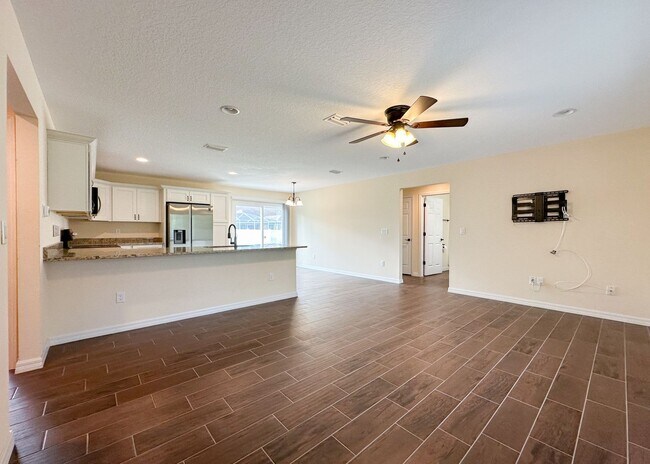 Building Photo - 2680 SW 156th Ln