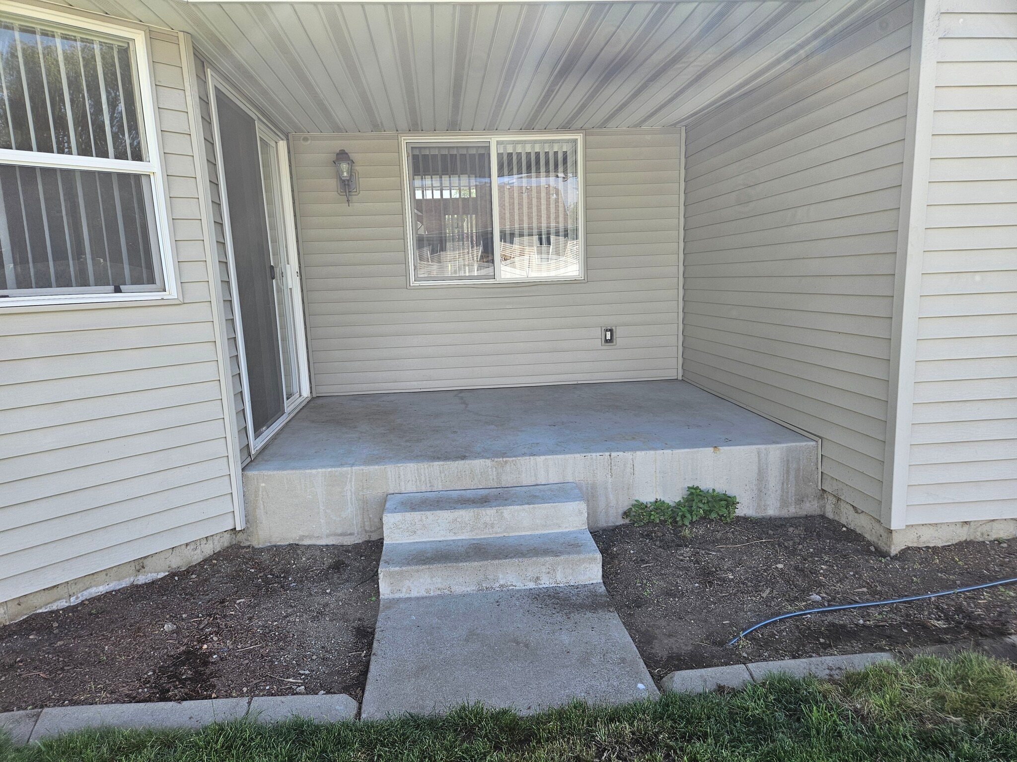 Covered patio - 2943 W Blueberry Cir