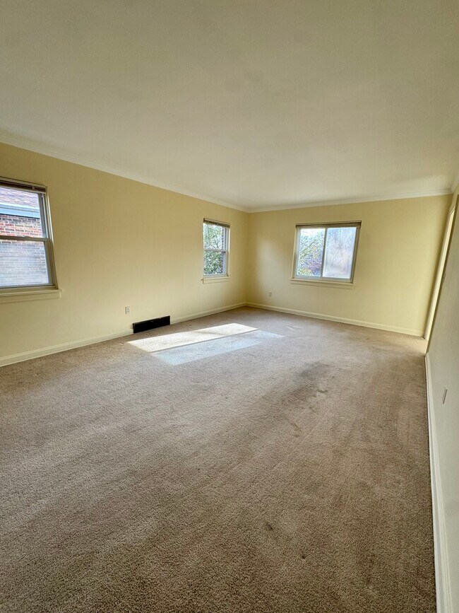 Building Photo - 234 E Pleasant St