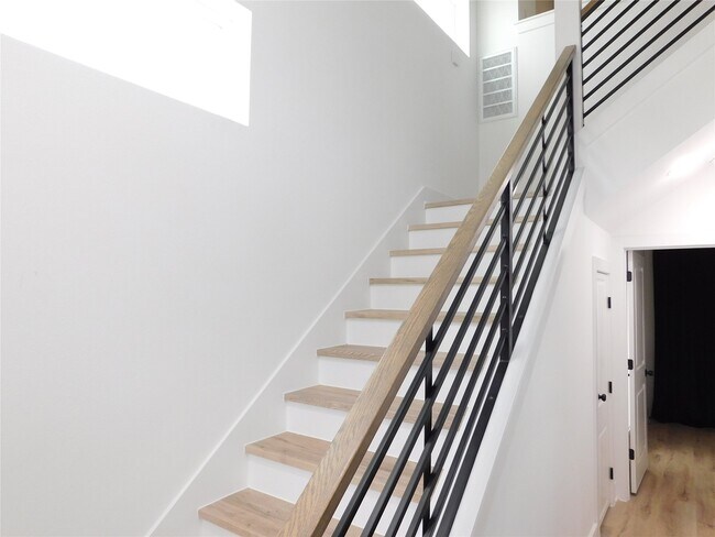 Building Photo - 3460 Bremond St