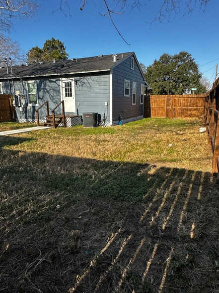 Building Photo - 548 Dixon Dr