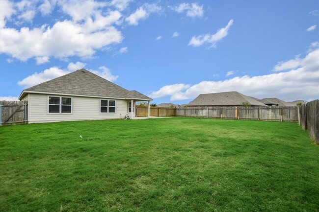 Building Photo - 201 Pearland St