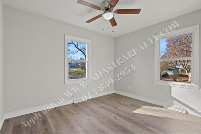 Building Photo - Beautiful Renovated 3 Bed 2.5 Bath Ranch i...