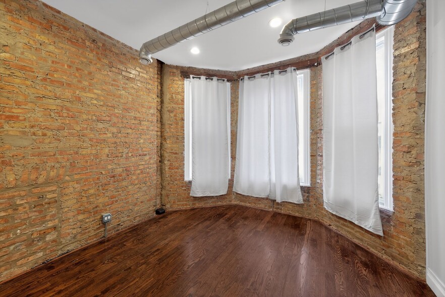 Building Photo - 7038 S Eberhart Ave