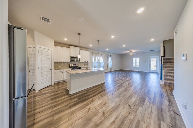 Building Photo - 12930 Royal Ann Wy