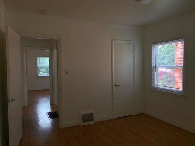 Building Photo - 1132 Cooper Dr
