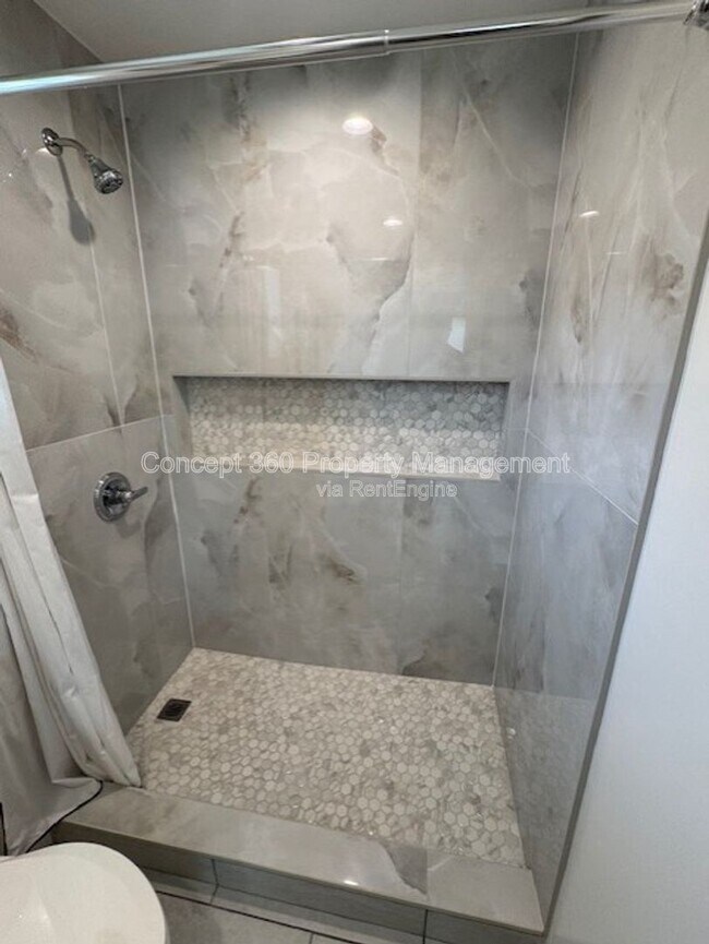 Building Photo - 254 Quincy Ave