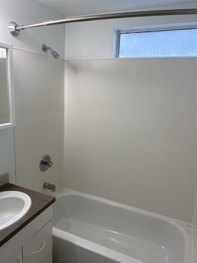 Building Photo - 5621 Fauntleroy Way SW