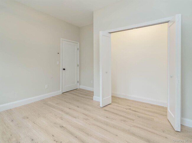 Building Photo - 316-324-324 Sea Cliff Ave