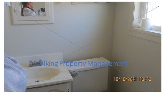 Building Photo - 555 SE 2nd St