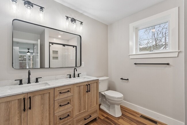 Building Photo - 18 Buttonwood Pl