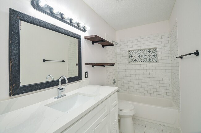 Building Photo - 3722 Brier Gardens Dr