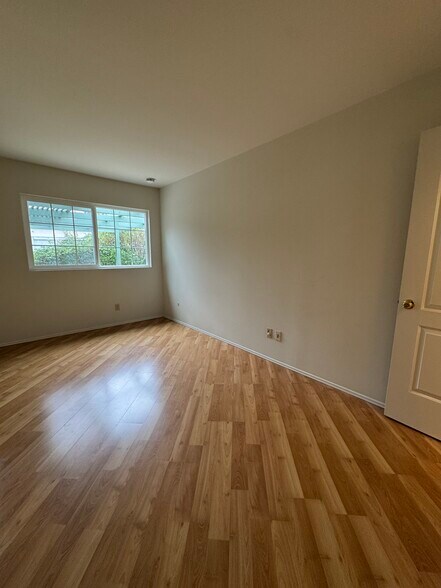 Bedroom 2 with double mirror closet - 15190 Penasquitos Dr
