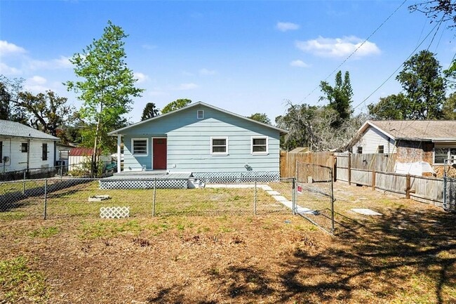 Building Photo - 8902 El Portal Dr