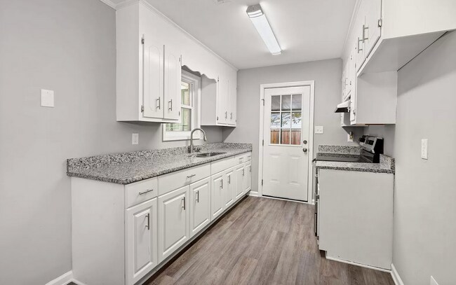 Building Photo - 426 Longleaf Dr