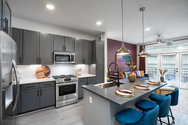 Building Photo - Galleria Area Gem – Luxury Apt with Top Am...