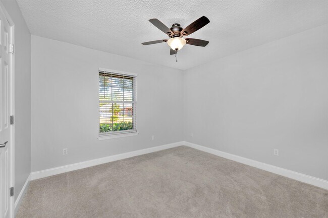 Building Photo - 2642 Barefoot Creek Cir