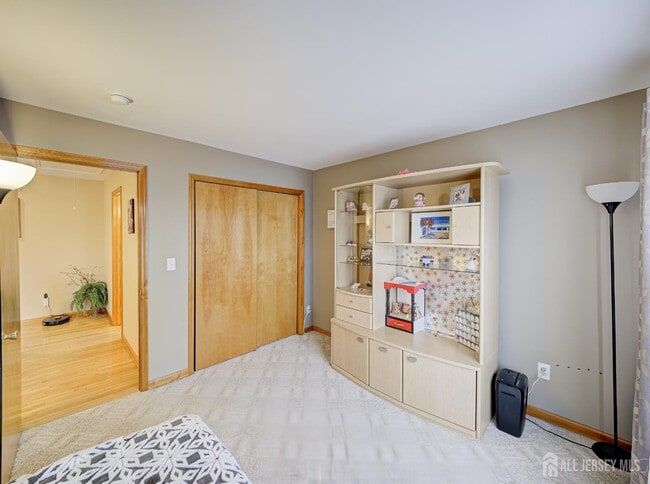 Building Photo - 357 George St