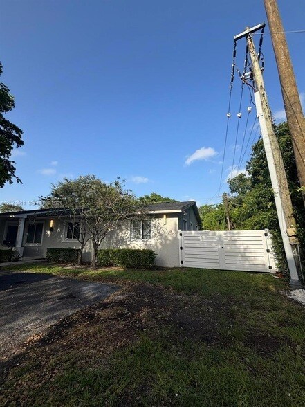 Building Photo - 12253 SW 82nd Ave