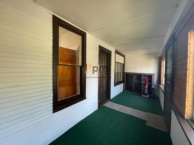Building Photo - 5539 Claude Ave