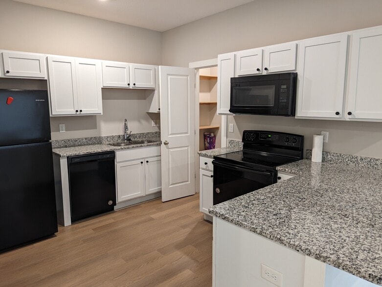 Building Photo - 8012 E 34th Ct S