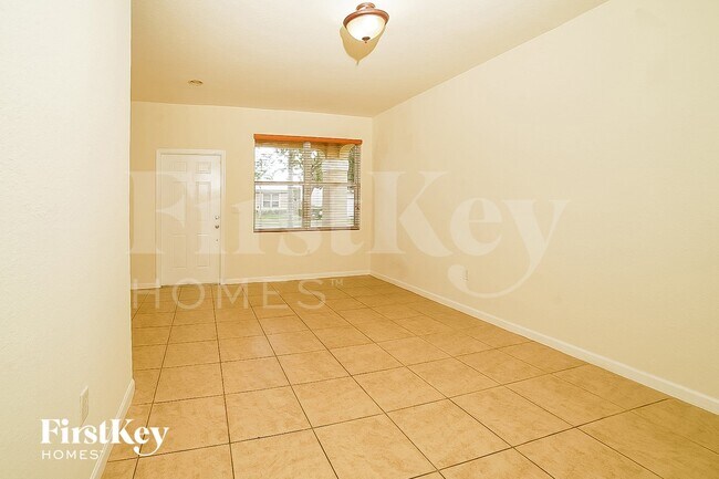 Building Photo - 3069 SE 5th Dr