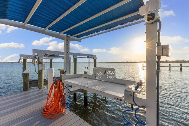 Building Photo - 450 Bayshore Dr