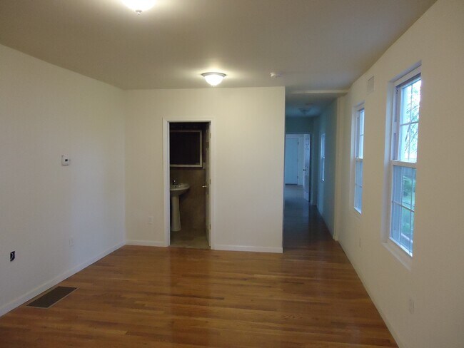 Building Photo - 8029 Erdrick St